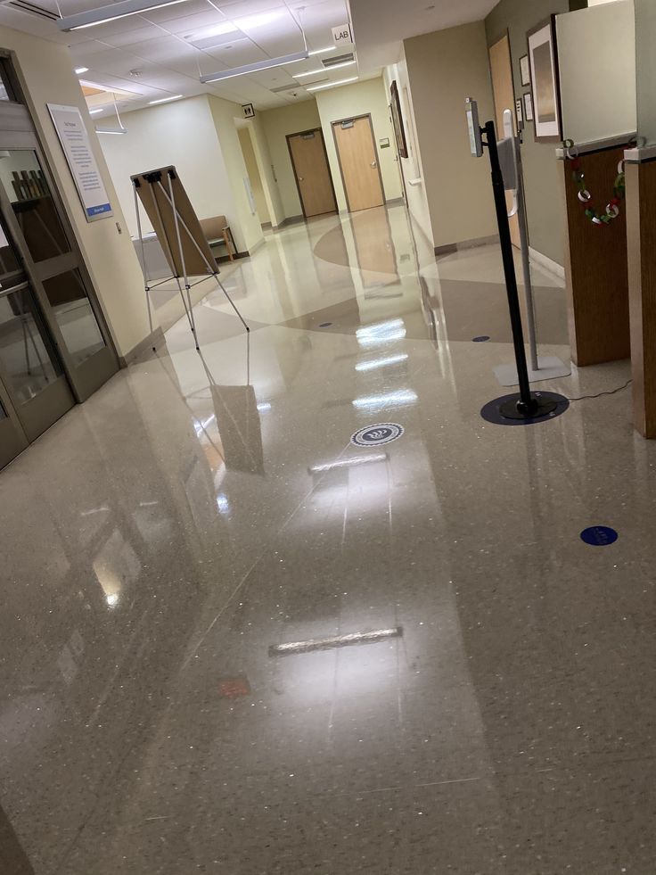 Unterhaltsreinigung – Arbeits- und Aufenthaltsbereiche im Betrieb